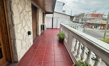 Hermosa casa con local comercial en venta en Villa Madero, PERMUTA MENOR VALOR