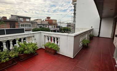 Hermosa casa con local comercial en venta en Villa Madero, PERMUTA MENOR VALOR