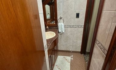 Hermosa casa con local comercial en venta en Villa Madero, PERMUTA MENOR VALOR