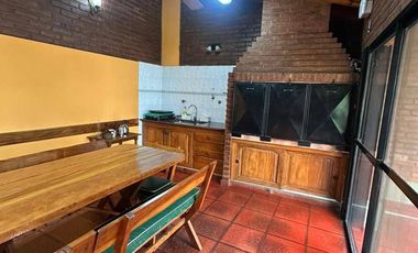 Hermosa casa con local comercial en venta en Villa Madero, PERMUTA MENOR VALOR