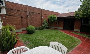 Hermosa casa con local comercial en venta en Villa Madero, PERMUTA MENOR VALOR