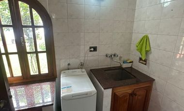 Hermosa casa con local comercial en venta en Villa Madero, PERMUTA MENOR VALOR