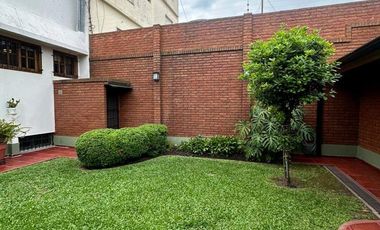 Hermosa casa con local comercial en venta en Villa Madero, PERMUTA MENOR VALOR