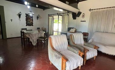 Casa en venta c/ cochera en Chacras de Coria