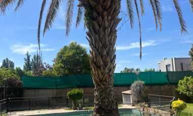 Casa en venta c/ cochera en Chacras de Coria