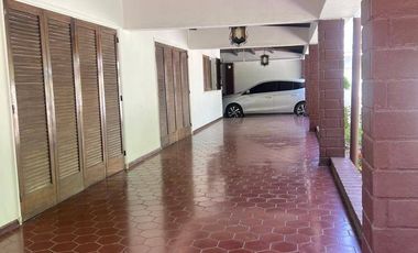 Casa en venta c/ cochera en Chacras de Coria