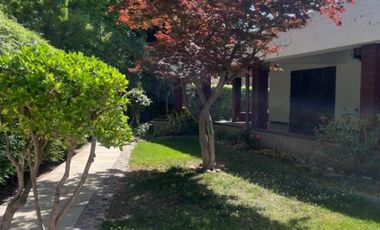 Casa en venta c/ cochera en Chacras de Coria