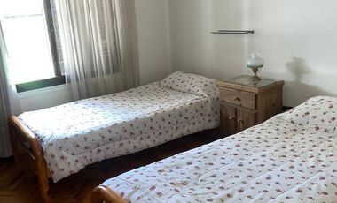 Casa en venta c/ cochera en Chacras de Coria