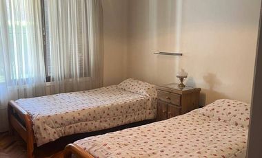 Casa en venta c/ cochera en Chacras de Coria