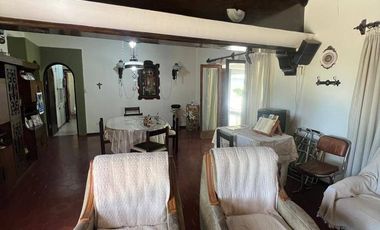Casa en venta c/ cochera en Chacras de Coria