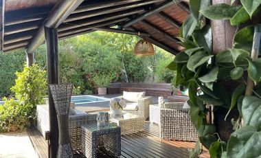 Casa en Arriendo en AMPLIA Y COMODA CASA AMOBLADA EN ARRIENDO AÑO CORRIDO 5 DORMITORIOS (DOS EN SUITE) 4 BAÑOS AMPLIA TERRAZA Y PISCINA