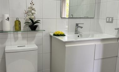 Casa en Arriendo en AMPLIA Y COMODA CASA AMOBLADA EN ARRIENDO AÑO CORRIDO 5 DORMITORIOS (DOS EN SUITE) 4 BAÑOS AMPLIA TERRAZA Y PISCINA