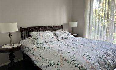 Casa en Arriendo en AMPLIA Y COMODA CASA AMOBLADA EN ARRIENDO AÑO CORRIDO 5 DORMITORIOS (DOS EN SUITE) 4 BAÑOS AMPLIA TERRAZA Y PISCINA