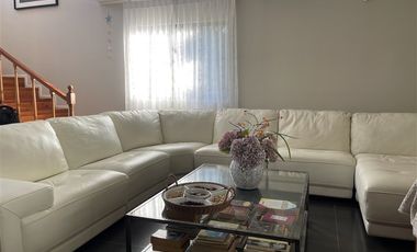 Casa en Arriendo en AMPLIA Y COMODA CASA AMOBLADA EN ARRIENDO AÑO CORRIDO 5 DORMITORIOS (DOS EN SUITE) 4 BAÑOS AMPLIA TERRAZA Y PISCINA