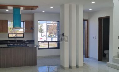 Casa en renta en zona sur, León, Gto.  Mayorca Residencial, 2 recámaras y 2.5 baños