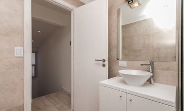 DEPARTAMENTOS EN 2 PLANTAS CON COCHERA Y PARRILLA