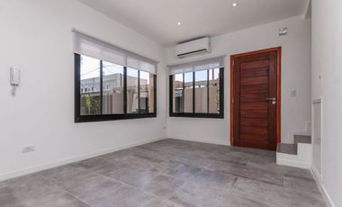 DEPARTAMENTOS EN 2 PLANTAS CON COCHERA Y PARRILLA