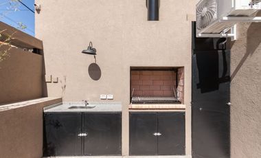 DEPARTAMENTOS EN 2 PLANTAS CON COCHERA Y PARRILLA