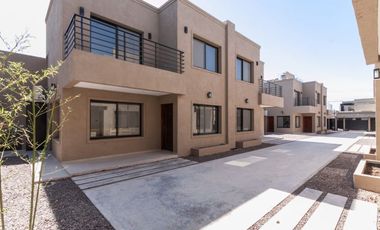 DEPARTAMENTOS EN 2 PLANTAS CON COCHERA Y PARRILLA