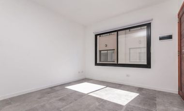 DEPARTAMENTOS EN 2 PLANTAS CON COCHERA Y PARRILLA