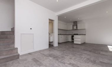 DEPARTAMENTOS EN 2 PLANTAS CON COCHERA Y PARRILLA