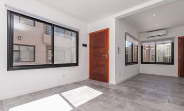 DEPARTAMENTOS EN 2 PLANTAS CON COCHERA Y PARRILLA