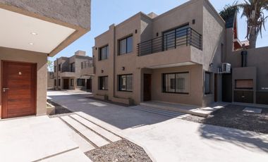 DEPARTAMENTOS EN 2 PLANTAS CON COCHERA Y PARRILLA