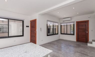 DEPARTAMENTOS EN 2 PLANTAS CON COCHERA Y PARRILLA