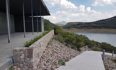 AMPLIA CASA CAÑADAS DEL LAGO