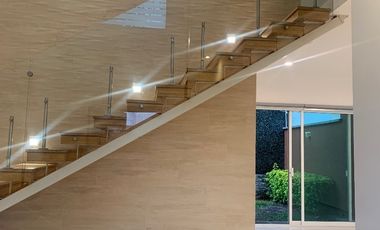 AMPLIA CASA CAÑADAS DEL LAGO