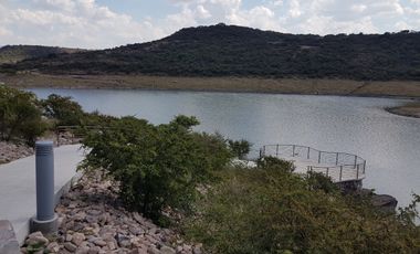 AMPLIA CASA CAÑADAS DEL LAGO