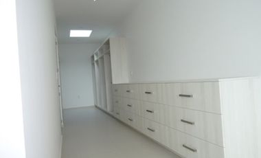 AMPLIA CASA CAÑADAS DEL LAGO