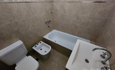 Venta de Departamento 2 ambientes con cochera en Quilmes (24824)