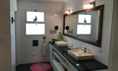 Casa en venta - 3 Dormitorios 3 Baños - Cañuelas