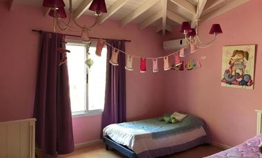 Casa en venta - 3 Dormitorios 3 Baños - Cañuelas