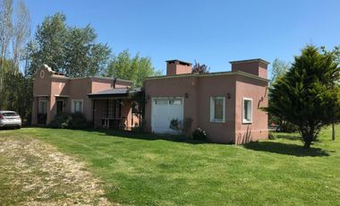 Casa en venta - 3 Dormitorios 3 Baños - Cañuelas