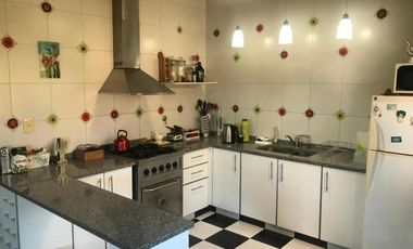 Casa en venta - 3 Dormitorios 3 Baños - Cañuelas