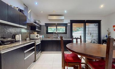 Dúplex en venta - 2 Dormitorios 1 Baño - Manuel B. Gonnet