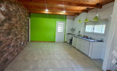 VENTA CASA 2 DORMITORIOS - B° LA VIÑA, FERNANDEZ ORO