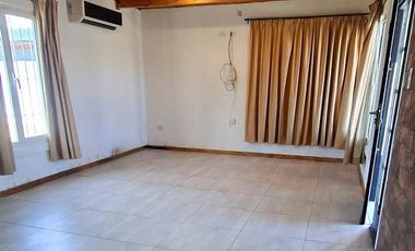 VENTA CASA 2 DORMITORIOS - B° LA VIÑA, FERNANDEZ ORO