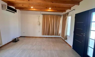 VENTA CASA 2 DORMITORIOS - B° LA VIÑA, FERNANDEZ ORO