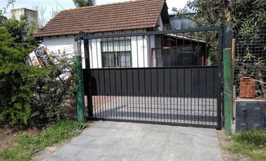 Casa en venta - 2 Dormitorios 1 Baño - Cochera - 400Mts2 - El Cazador, Escobar