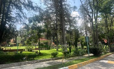 Casa en venta en Balcones de la Herradura. Frente a parque.