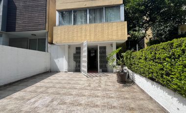 Casa en venta en Balcones de la Herradura. Frente a parque.