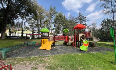 Casa en venta en Balcones de la Herradura. Frente a parque.