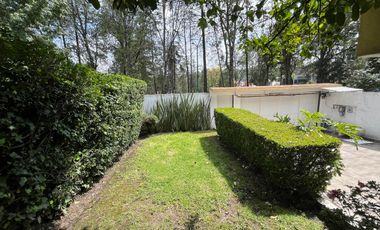 Casa en venta en Balcones de la Herradura. Frente a parque.