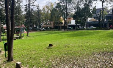 Casa en venta en Balcones de la Herradura. Frente a parque.