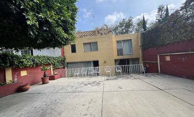 Casa en venta en Balcones de la Herradura. Frente a parque.