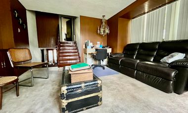 Casa en venta en Balcones de la Herradura. Frente a parque.