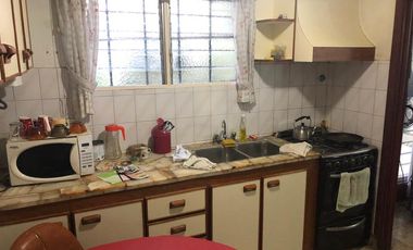 Roque Saenz Peña 1184 - En la mejor zona de Olivos